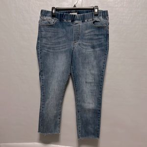 Grace & Lace denim capris, excellent color condition.
